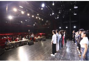 日老逼高三年级表演专业举行阶段考试